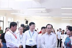 Bộ trưởng Bộ Giáo dục và Đào tạo Hoàng Minh Sơn kiểm tra công tác tổ chức thi tốt nghiệp THPT 2026 tại Hà Nội