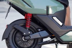 Nữ chủ nhân xe máy điện Honda ICON e: chia sẻ thật sau thời gian trải nghiệm: Cốp rộng, phanh CBS an toàn, di chuyển nhẹ, êm nhưng...