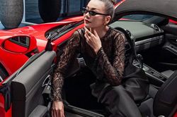 Siêu mẫu Thanh Hằng tậu Porsche gần 5 tỷ đồng, tự thưởng nhân dịp đặc biệt