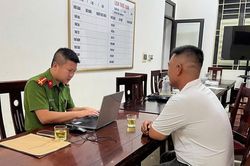 Bé trai 10 tuổi chi chít vết bầm trên người, người cha khai 'đánh để dạy dỗ'