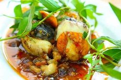 Những thực phẩm nên và không nên ăn cùng trứng vịt lộn