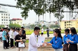 Hà Nội: Hàng nghìn thanh niên tình nguyện hỗ trợ thí sinh thi tốt nghiệp THPT năm 2026