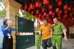 Hình ảnh đẹp tiếp sức mùa thi của lực lượng Công an Thủ đô