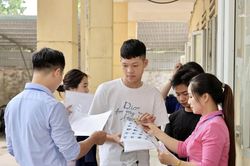 Kết thúc ngày thi đầu tiên: Tăng mạnh số thí sinh bị đình chỉ thi
