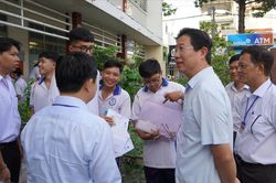 Lãnh đạo Đồng Tháp động viên thí sinh trước giờ thi tốt nghiệp THPT