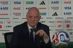 Chủ tịch FIFA kêu gọi tất cả bình tĩnh, sẵn sàng lái xe chở tuyển Iran dự World Cup