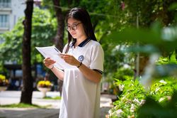 Hơn 1,2 triệu thí sinh bước vào kỳ thi tốt nghiệp chưa từng có