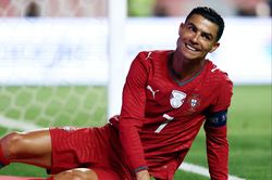 Pha bỏ lỡ khó tin của Ronaldo
