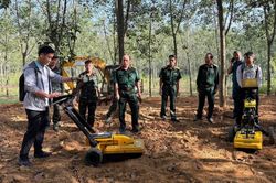 'Mắt thần' tìm mộ tập thể, hàng trăm hài cốt ở công viên Lê Thị Riêng