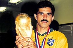Huyền thoại Brazil lỡ World Cup vì bị bắt ngay tại sân bay