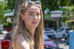 Amber Heard ở tuổi 40
