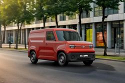 Xe van điện và 3 ôtô Nhật góp mặt trong top bán chạy nhất tháng