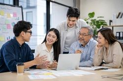 Khoảng cách thế hệ nơi công sở: Hiểu nhau để cùng phát triển