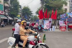Cảnh sát giao thông Quảng Ngãi kịp thời hỗ trợ thí sinh đến điểm thi đúng giờ