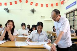 Hơn 1,2 triệu thí sinh bước vào ngày thi đầu tiên kỳ tốt nghiệp THPT 2026 với hai môn bắt buộc Ngữ văn - Toán