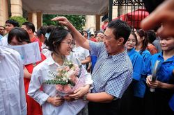 Thí sinh phấn khởi hoàn thành ngày thi đầu tiên kỳ thi tốt nghiệp THPT năm 2026