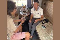 Kịp thời trả lại túi xách chứa 25 triệu đồng và hộ chiếu cho hành khách bỏ quên trên tàu
