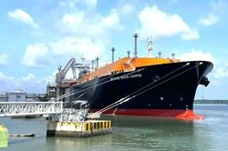 PV GAS nhập thêm gần 120.000 tấn LNG và LPG về Việt Nam