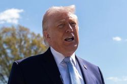 Ông Donald Trump tiết lộ hàng chục tên lửa Tomahawk đồng loạt nã vào Iran