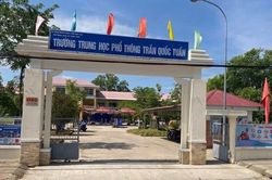 Xin đi vệ sinh rồi mang điện thoại vào phòng thi, 1 thí sinh bị đình chỉ