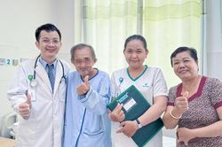 Một bệnh viện ở Cần Thơ cứu sống cụ ông liên tục ho ra máu
