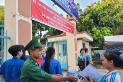 Tuổi trẻ Biên phòng An Giang tiếp sức mùa thi