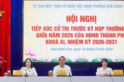 Cử tri kiến nghị n&acirc;ng cao hiệu quả quản l&yacute; đ&ocirc; thị v&agrave; đời sống d&acirc;n sinh