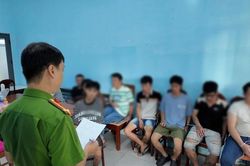 Ra quân kiểm tra cư trú, test ma túy