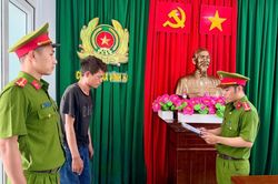 Lẻn vào homestay chôm tài sản