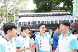 Thí sinh thích thú với đề Văn về quyền lực công nghệ
