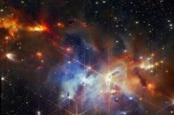 12 ngôi sao mới sinh gần Trái Đất có hành vi lạ