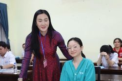 Nữ sinh Đắk Lắk quyết tâm dự thi dù vừa qua phẫu thuật