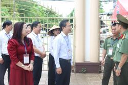 Phó Chủ tịch UBND tỉnh Quảng Trị kiểm tra, động viên lực lượng làm nhiệm vụ thi