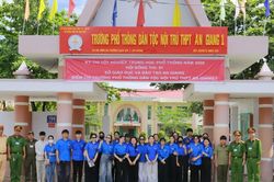 'Hậu phương' vững chắc cho sĩ tử An Giang