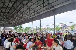Hơn 300 suất ăn miễn phí tiếp sức sĩ tử thôn Đông Lâu 'vượt vũ môn'