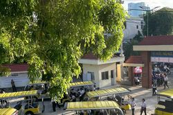 Trường dân tộc nội trú bố trí xe điện đưa đón sĩ tử đến điểm thi an toàn