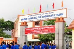 Tiếp sức thí sinh dân tộc Khmer vững tin vượt vũ môn