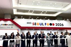 Đại sứ Vũ Hồ dự Khai mạc Seoul Food 2026, thăm các gian hàng Việt Nam