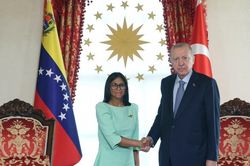 Venezuela trở lại: Dầu mỏ, Thổ Nhĩ Kỳ và canh bạc với Mỹ