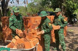 Tích cực hỗ trợ làm đường giao thông, công trình nhà ở cho nhân dân vùng biên