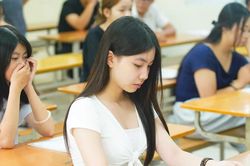 Kết thúc môn thi đầu tiên, Sĩ tử thở phào đề Văn dễ
