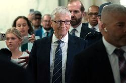Tỷ phú Bill Gates nói bị Jeffrey Epstein gây sức ép bằng chuyện ngoại tình