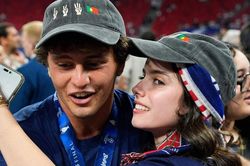 Chuyện tình hiếm có của cầu thủ tự nhận giỏi hơn Cristiano Ronaldo