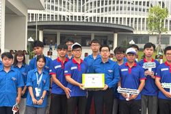 'Áo xanh' Đất Tổ tiếp sức sĩ tử thi tốt nghiệp THPT