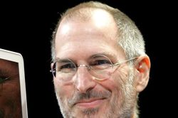Steven Jobs là ai mà vào đề thi Ngữ văn THPT 2026 gây sốt