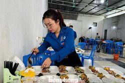 Hàng ngàn suất ăn, 200 chỗ ở miễn phí tiếp sức sĩ tử