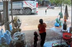 Chạy qua đường, bé trai 3 tuổi bị xe tải tông tử vong