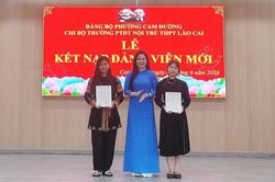 Hai học sinh được kết nạp Đảng trước ngày thi tốt nghiệp THPT