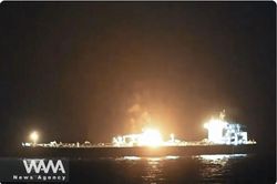 Iran tấn công 2 tàu hàng ở eo Hormuz, cảnh báo biến khu vực thành 'địa ngục'
