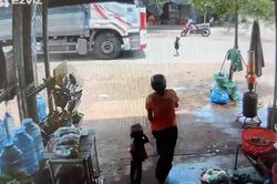 Bé trai 3 tuổi băng qua đường, bị xe tải tông tử vong
